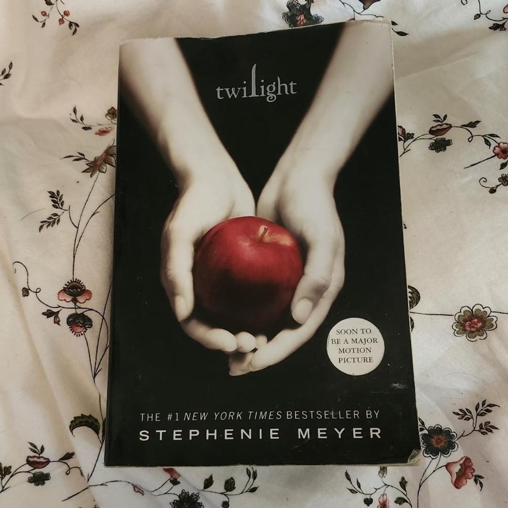 Twilight Saga Breaking Dawn Book In English
